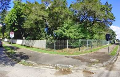 Imagem: A casa possui 4 Dormitórios, 5 Banheiros, 5 Vagas na garagem