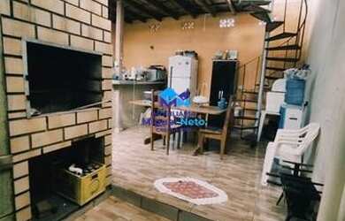 Imagem: A casa possui 2 Dormitórios, 2 Banheiros, 2 Vagas na garagem