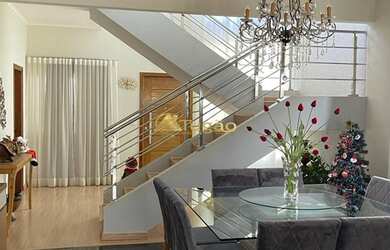 Imagem: A casa em condomínio possui 4 Dormitórios, 3 Banheiros, 3