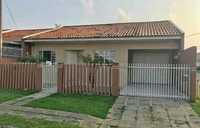 Imagem: A casa possui 3 Dormitórios, 1 Banheiro, 3 Vagas na garagem