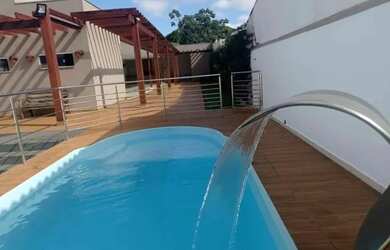 Imagem: A casa possui 2 Dormitórios, 1 Banheiro, 3 Vagas na garagem