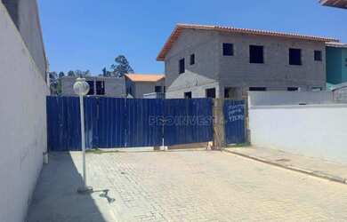 Imagem: A casa em condomínio possui 3 Dormitórios, 2 Banheiros, 2