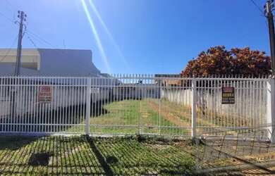 Imagem: A casa possui 2 Dormitórios, 1 Banheiro, 5 Vagas na garagem