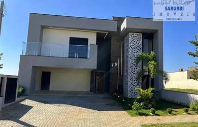 Imagem: A casa possui 4 Dormitórios, 5 Banheiros, 4 Vagas na garagem