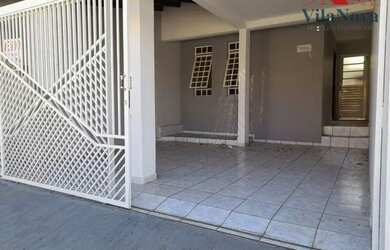 Imagem: A casa possui 2 Dormitórios, 2 Banheiros, 2 Vagas na garagem