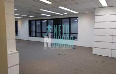 Imagem: O depósito possui 4 Vagas na garagem, 181m² de Área e está