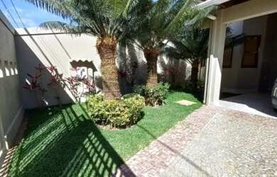 Imagem: A casa em condomínio possui 4 Dormitórios, 5 Banheiros, 4