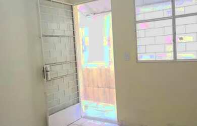 Imagem: A casa possui 1 Dormitório, 1 Banheiro e está localizado