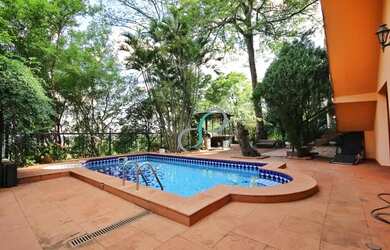 Imagem: A casa em condomínio possui 4 Dormitórios, 5 Banheiros, 5