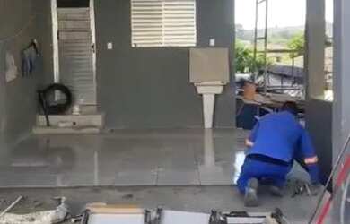 Imagem: A casa possui 5 Dormitórios, 5 Banheiros, 2 Vagas na garagem