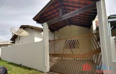 Imagem: A casa possui 3 Dormitórios, 1 Banheiro, 1 Vaga na garagem