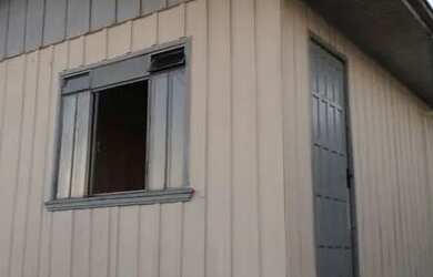 Imagem: A casa possui 3 Dormitórios, 1 Banheiro, 1 Vaga na garagem