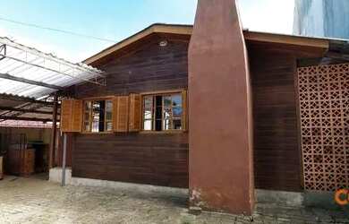 Imagem: A casa possui 2 Dormitórios, 2 Banheiros, 4 Vagas na garagem