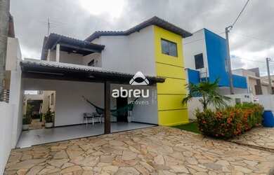 Imagem: A casa em condomínio possui 5 Dormitórios, 3 Banheiros, 4