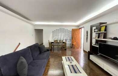 Imagem: A casa possui 2 Dormitórios, 5 Banheiros, 2 Vagas na garagem