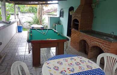 Imagem: A casa possui 2 Dormitórios e 3 Vagas na garagem e está localizado