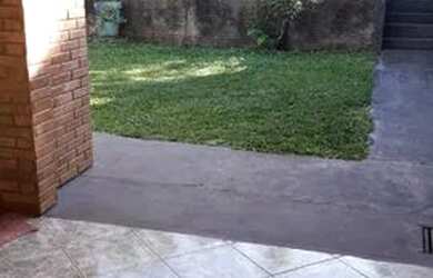 Imagem: A casa possui 3 Dormitórios, 2 Banheiros, 3 Vagas na garagem