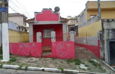 Imagem: A casa possui 2 Dormitórios, 1 Banheiro, 2 Vagas na garagem