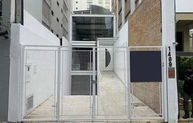 Imagem: O depósito possui 5 Vagas na garagem, 375m² de Área e está