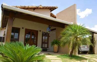 Imagem: A casa possui 3 Dormitórios, 3 Banheiros, 5 Vagas na garagem