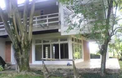 Imagem: A casa em condomínio possui 4 Dormitórios, 4 Banheiros, 3