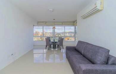 Imagem: O apartamento possui 2 Dormitórios, 1 Banheiro, 2 Vagas na