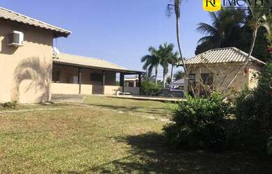 Imagem: A casa possui 5 Dormitórios, 3 Banheiros, 5 Vagas na garagem