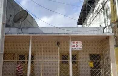 Imagem: A casa possui 2 Dormitórios, 1 Banheiro e 1 Vaga na garagem