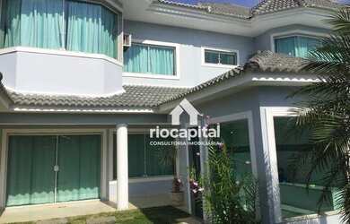 Imagem: A casa em condomínio possui 5 Dormitórios, 5 Banheiros, 3