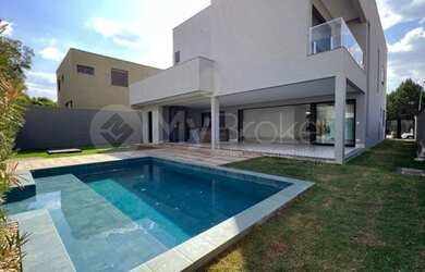 Imagem 9: Casa de condomínio sobrado para venda possui 382 metros quadrados com...