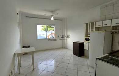 Imagem: A kitnet possui 1 Dormitório, 1 Banheiro, 1 Vaga na garagem