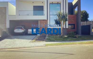 Imagem: A casa em condomínio possui 3 Dormitórios, 5 Banheiros, 4