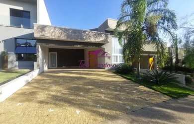 Imagem: A casa em condomínio possui 3 Dormitórios, 2 Banheiros, 4