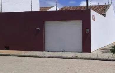 Imagem: A casa possui 2 Dormitórios, 1 Banheiro, 2 Vagas na garagem