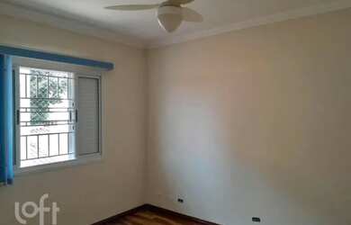 Imagem: A casa possui 3 Dormitórios, 1 Banheiro, 3 Vagas na garagem