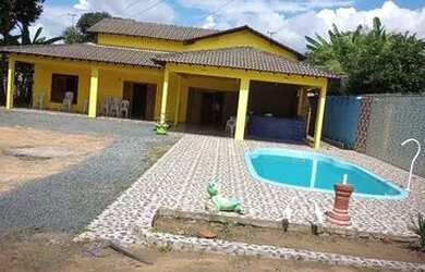 Imagem: A casa possui 5 Dormitórios, 3 Banheiros, 3 Vagas na garagem