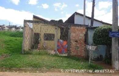 Imagem: A casa possui 2 Dormitórios, 1 Banheiro, 1 Vaga na garagem