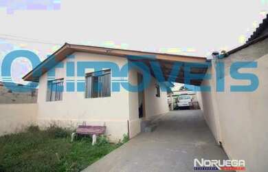 Imagem: A casa possui 4 Dormitórios, 1 Banheiro, 3 Vagas na garagem