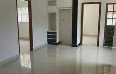 Imagem: A casa possui 3 Dormitórios, 1 Banheiro, 2 Vagas na garagem