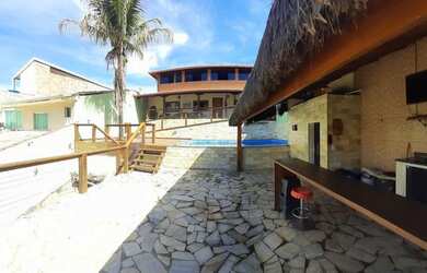 Imagem: A casa possui 3 Dormitórios, 3 Banheiros, 4 Vagas na garagem