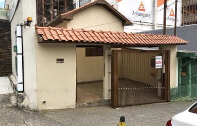 Imagem: A casa possui 1 Dormitório, 1 Banheiro, 1 Vaga na garagem