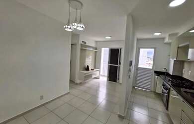 Imagem: O apartamento possui 2 Dormitórios, 2 Banheiros, 2 Vagas na