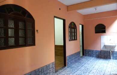 Imagem: A casa possui 1 Dormitório, 1 Banheiro e está localizado