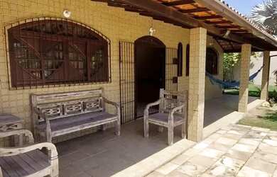 Imagem: A casa possui 4 Dormitórios, 3 Banheiros, 5 Vagas na garagem