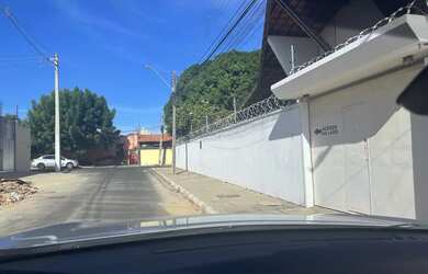 Imagem: A casa possui 5 Dormitórios, 3 Banheiros, 2 Vagas na garagem