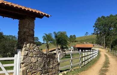 Imagem: A fazenda está localizado em Queluzito, MG à venda por R$1.000.000