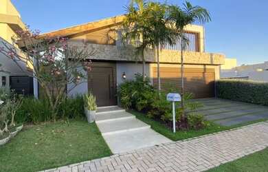 Imagem: A casa em condomínio possui 3 Dormitórios, 4 Banheiros, 4