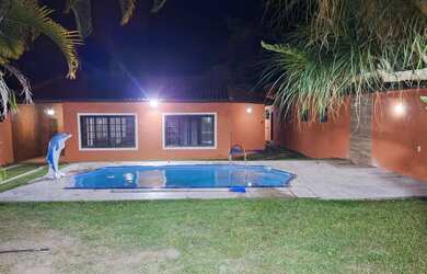 Imagem 3: Rio das Ostras a 400 mts da praia do bosque, vendo casa , 420 mts , piscina,...