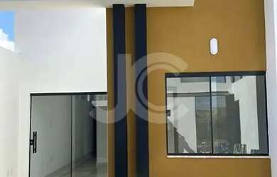 Imagem: A casa possui 3 Dormitórios, 2 Banheiros, 1 Vaga na garagem