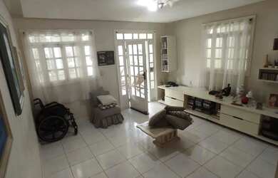 Imagem 2: Stella Mares casa 4/4, 3 suítes, triplex - excelente localização